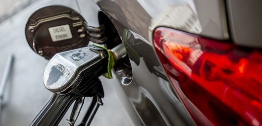 Ceny pohonných hmot jsou v Česku levnější než v zahraničí.