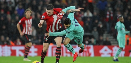Fotbalisté Arsenalu podlehli po 13 zápasech v anglické lize na hřišti Southamptonu.