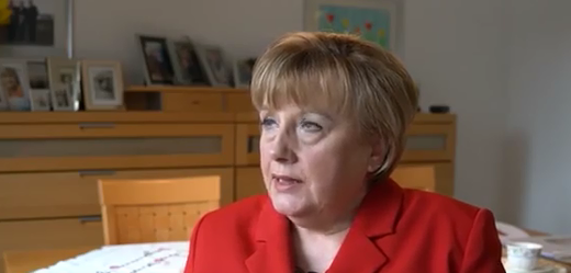 Ursula Wanecká je velmi podobná Angele Merkelové. 