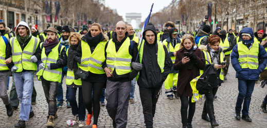 Žluté vesty v ulicích Paříže.