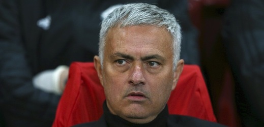 José Mourinho skončil na lavičce Manchesteru United. 
