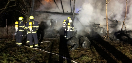 Na místě zasahovalo šest profesionálních a čtyři dobrovolné jednotky hasičů.