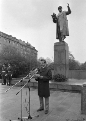 Slavnostní odhalení pomníku maršála Koněva v roce 1980.