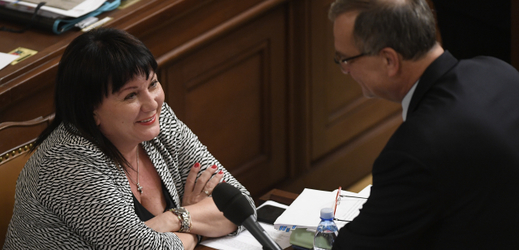 Ministryně financí Alena Schillerová na snímku se svým největším kritikem Miroslavem Kalouskem.