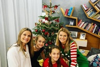 Lucie Šafářová oblékla vánoční obleček a strávila Vánoce v rodinném kruhu. 