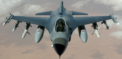 Stíhací letoun F-16.