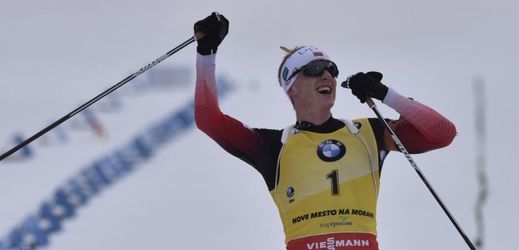 Johannes Thingnes Bø završil v závodu s hromadným startem zlatý hattrick v závodech Světového poháru v Novém Městě na Moravě.