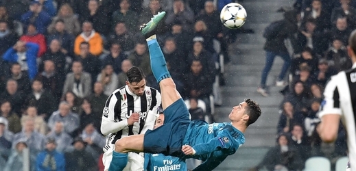 Cristiano Ronaldo předvedl nůžky ve čtvrtfinále Ligy mistrů. 