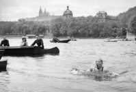 Závod 'Napříč Vltavou' v roce 1938. 