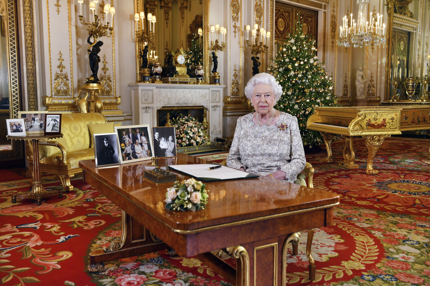 Britská královna Alžběta II. se letos ve svém tradičním vánočním projevu označila za velice zaměstnanou babičku (FOTO: John Stillwell).