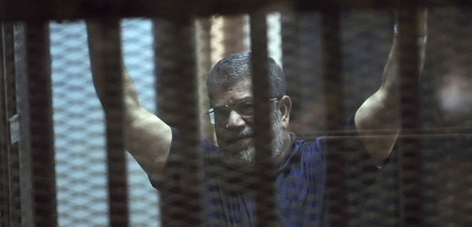 Muhammad Mursí na snímku z vězení. 