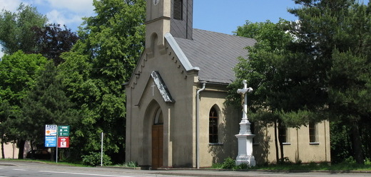 Kaple Sv. Izidora rolníka na cyklotrase O (podél ulice Ostravské k Vrbickému jezeru).