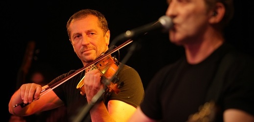Snímek z koncertu kapely Čechomor.