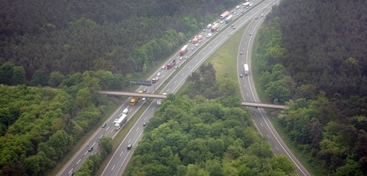 Poplatky na německých dálnicích jsou podle sousedních států diskriminující.