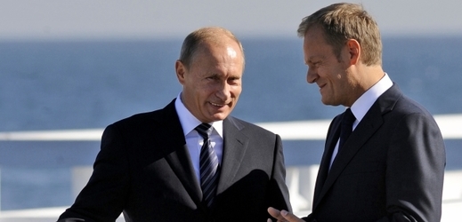 Donald Tusk a Vladimir Putin na archivním snímku.