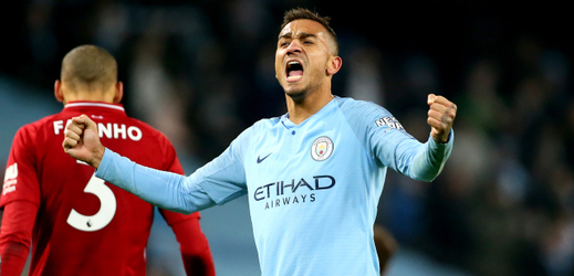 Danilo z Manchesteru City se raduje po výhře nad rivalem z Liverpoolu.
