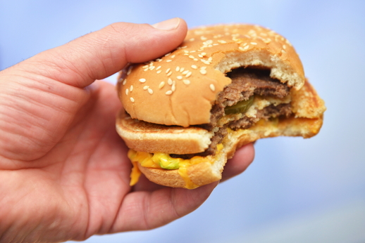 Pro Texasany je vynálezcem hamburgeru pro změnu jistý Fletcher Davis.