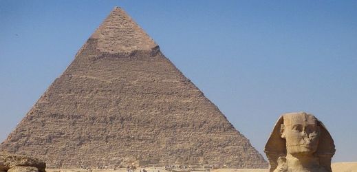 Velká pyramida (též známá jako Cheopsova) v Gíze.