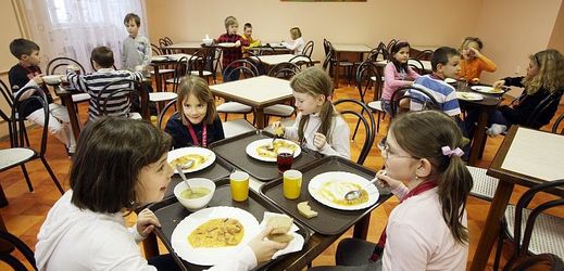 Návrh na bezplatné obědy pro děti ve školkách a na prvních stupních základních škol vláda pravděpodobně nepodpoří.