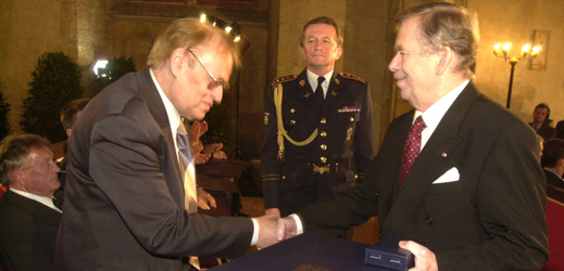 Milan Balabán na archivní fotografii s prezidentem Václavem Havlem.