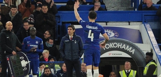 Cesc Fàbregas se naposledy loučí s publikem na Stamford Bridge.