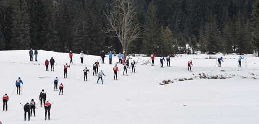 Účastníci závodu Jizerská padesátka 18. února 2018 v Bedřichově na Liberecku (ilustrační foto).