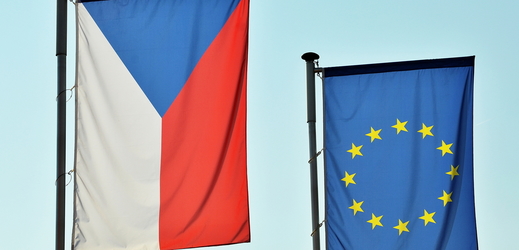 Vlajky České republiky a Evropské unie. 