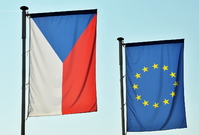 Vlajky České republiky a Evropské unie. 