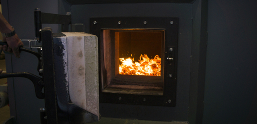Automatický kotel na spalování biomasy.