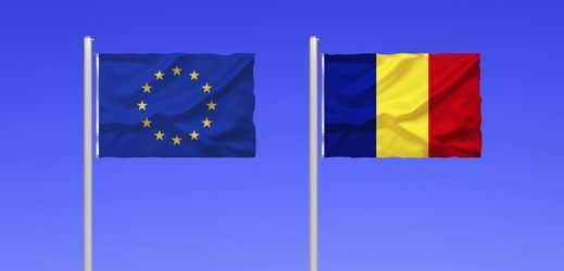 Vlajka EU a rumunská vlajka.