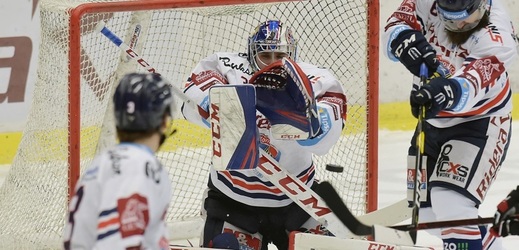Hokejisté Vítkovic ovládli dohrávku 34. kola extraligy a v moravskoslezském derby na domácím ledě porazili Třinec 3:2. 