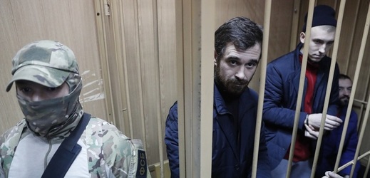 Ukrajinští námořníci budou ve vazbě nejméně do dubna.