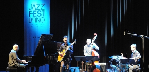 Koncert festivalu JazzFest Brno. Kvarteto španělského kytaristy Alberta Villy.