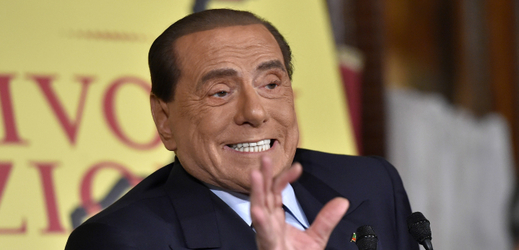 Kontroverzní podnikatel a bývalý italský premiér Silvio Berlusconi.