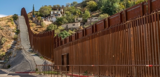 Hranice mezi USA a Mexikem.