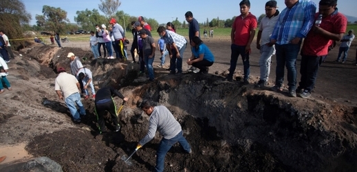 Exploze potrubí v Mexiku má už 85 obětí, 58 je zraněných.