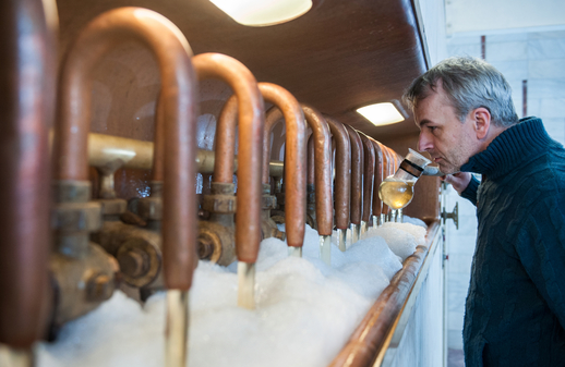 Na snímku je sládek a ředitel pivovaru Petr Hostaš.