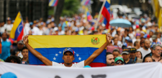 V Caracasu a dalších městech demonstrují davy lidí.