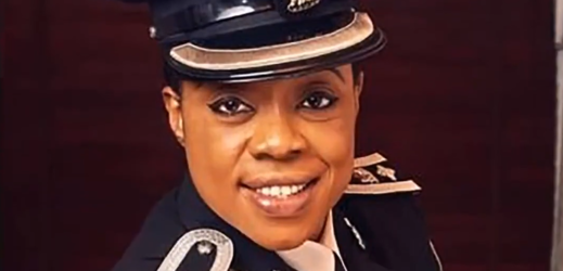 Policistka Dolapo Badmosová varuje homosexuály v Nigérii.