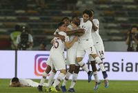Fotbalisté Kataru slaví výhru ve čtvrtfinále Asijského poháru nad favorizovanou Jižní Koreou.