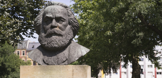 Busta Karla Marxe.