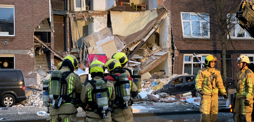 V Haagu se zřítil třípatrový dům. Záchranáři jsou na místě.