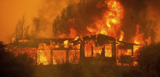 Kalifornii loni zachvátily další ničivé požáry.