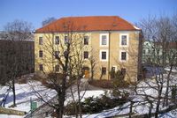 Příbramský Zámeček - Ernestinum, původně dřevěná tvrz církevních majitelů panství, se nachází poblíž náměstí T.G. Masaryka; v současné době zde sídlí Galerie Františka Drtikola a Muzeum třetího odboje.