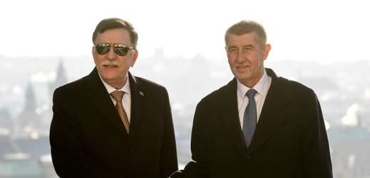 Předseda libyjské vlády Fáiz Sarrádž (vlevo) a český premiér Andrej Babiš.