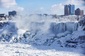 V Ontariu dokonce zamrzly i slavné Niagarské vodopády. (FOTO: Tara Walton)