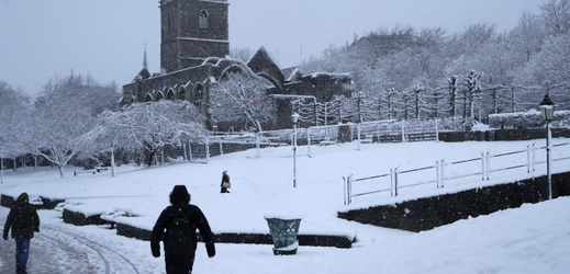 Jih Anglie trápí husté sněžení.