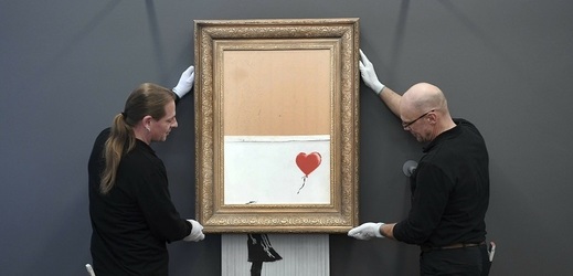 Částečně skartovaný Banksyho obraz Dívka s balonkem.