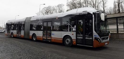 Hybridní autobus.