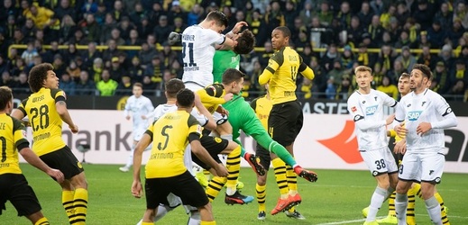 Obránce Pavel Kadeřábek přispěl v dnešním 21. kole německé fotbalové ligy jedním gólem k remíze Hoffenheimu 3:3 na hřišti vedoucího celku tabulky Dortmundu.